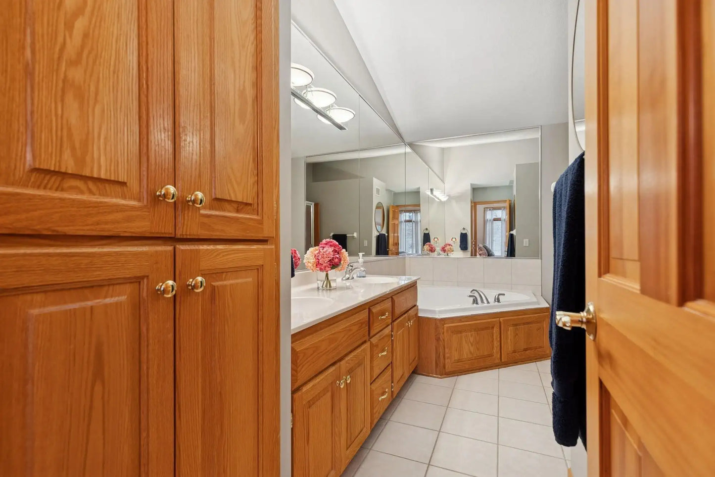 14331 Peninsula Point Drive, Savage, MN 55378