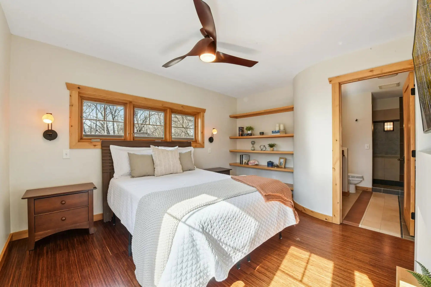 18920 Park Avenue, Deephaven, MN 55391