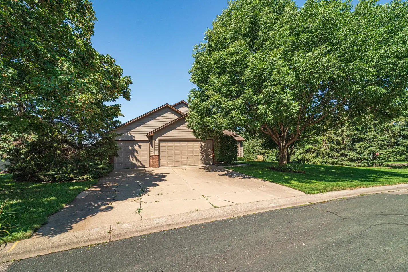 1084 Stein Drive, Waconia, MN 55387