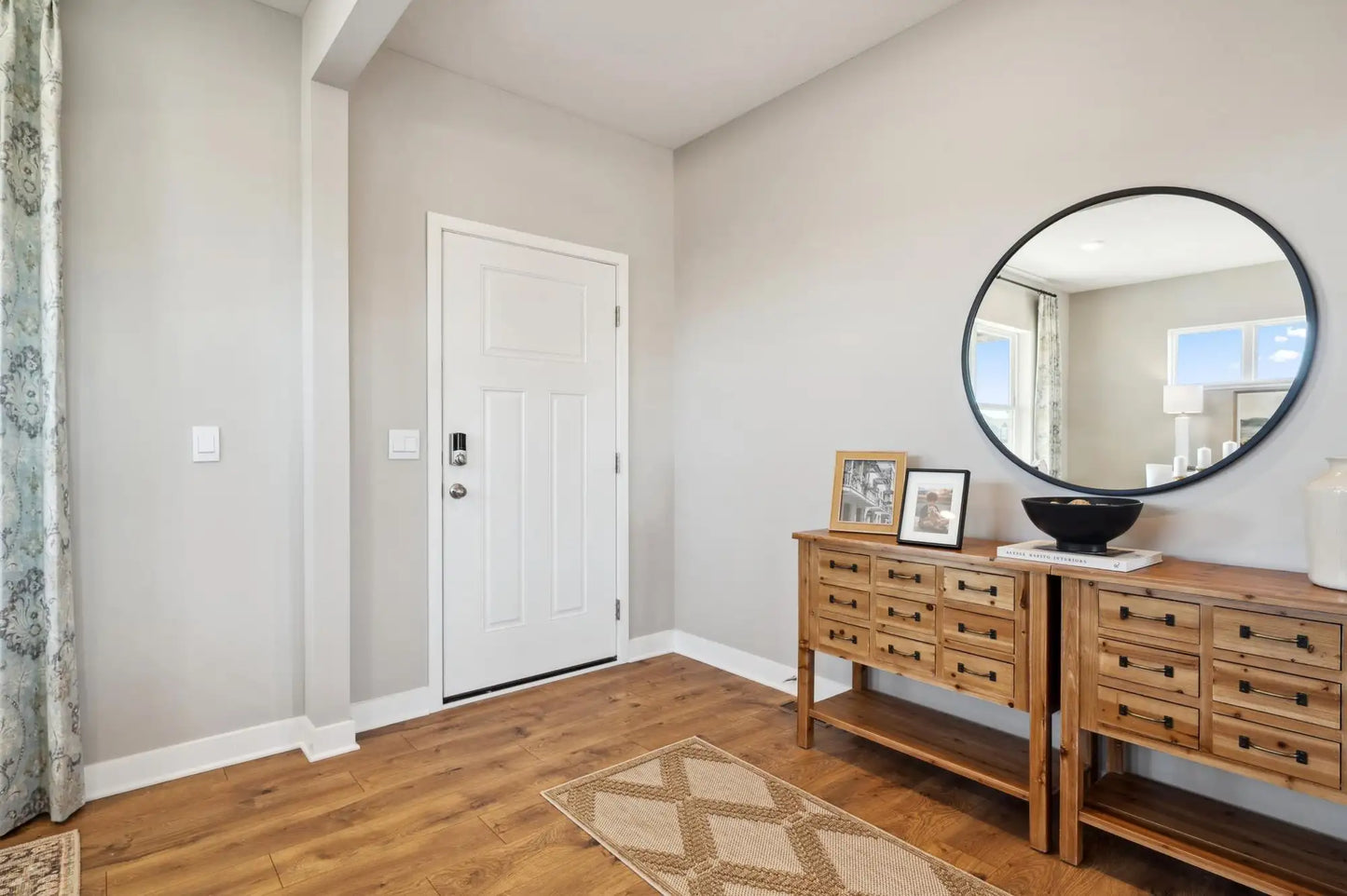 10711 Bent Pine Circle, Woodbury, MN 55129