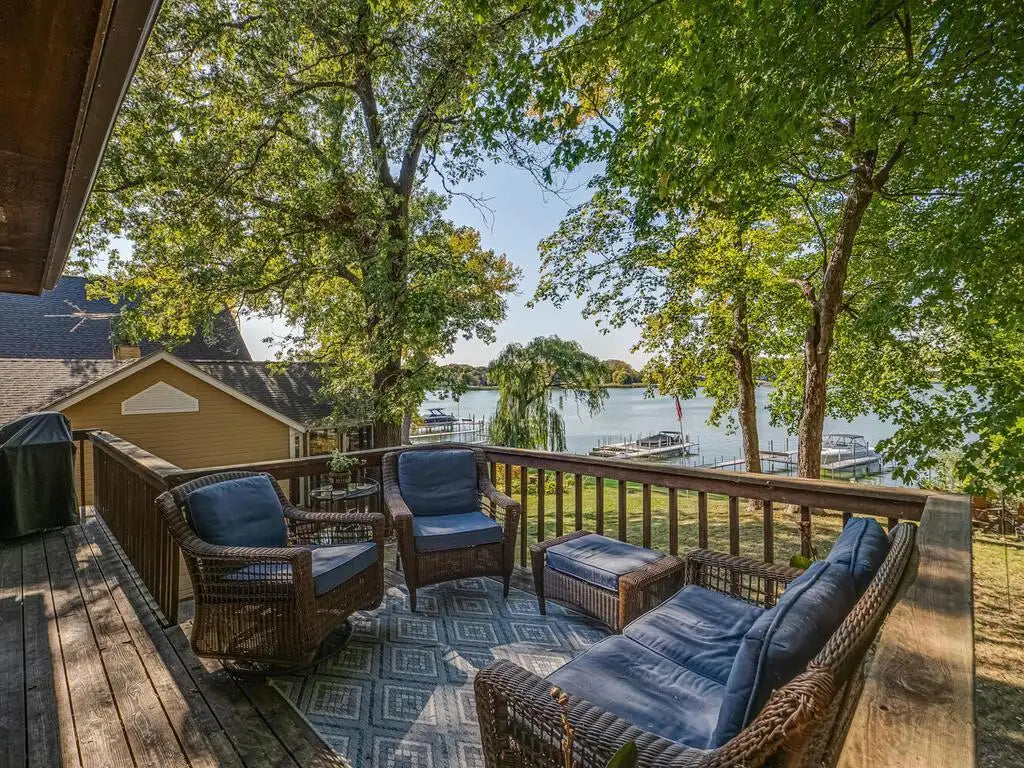 1555 Bluebird Lane, Mound, MN 55364