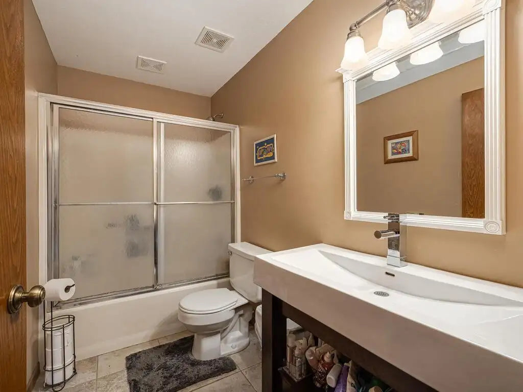 1555 Bluebird Lane, Mound, MN 55364