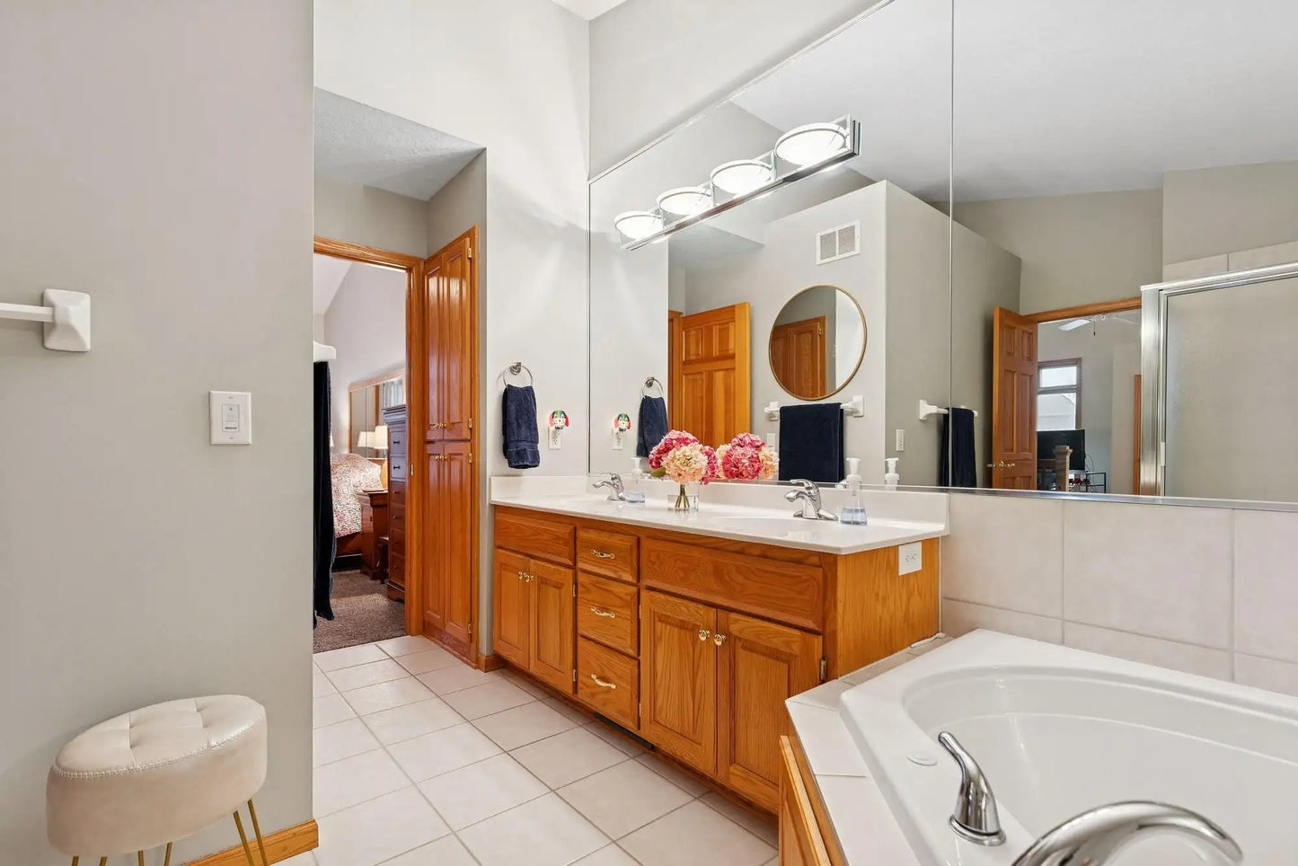 14331 Peninsula Point Drive, Savage, MN 55378