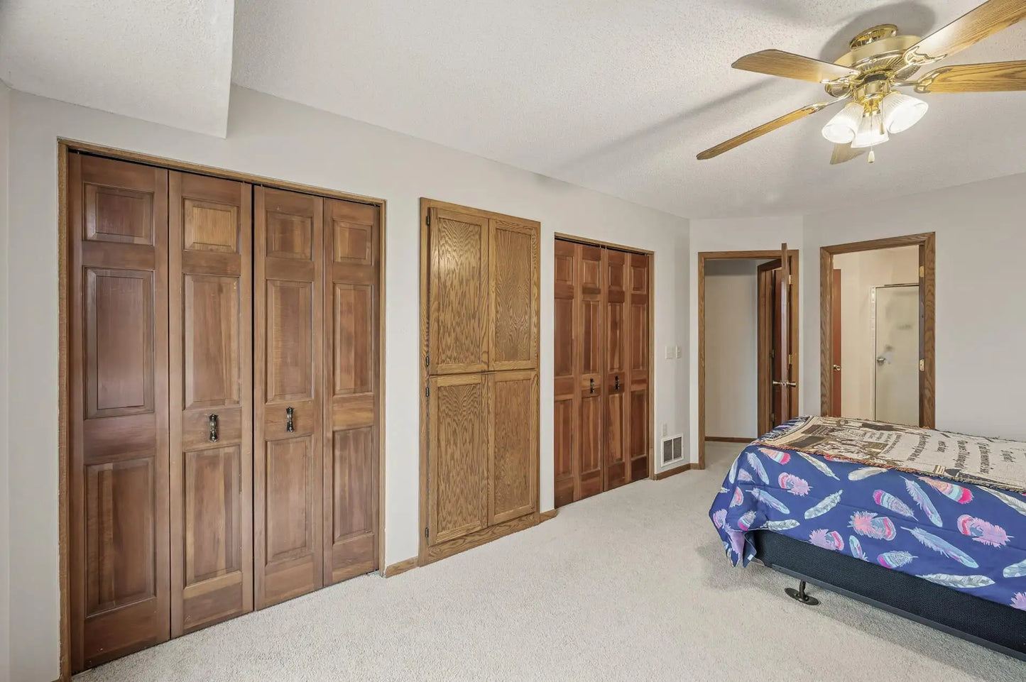 974 Winterberry Drive, Woodbury, MN 55125