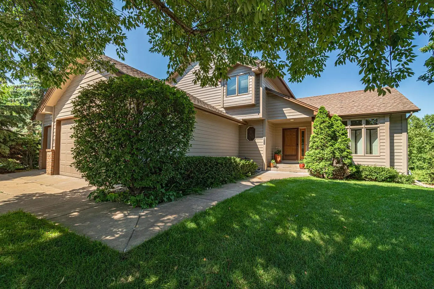 1084 Stein Drive, Waconia, MN 55387