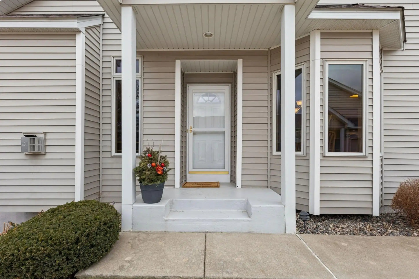 14331 Peninsula Point Drive, Savage, MN 55378