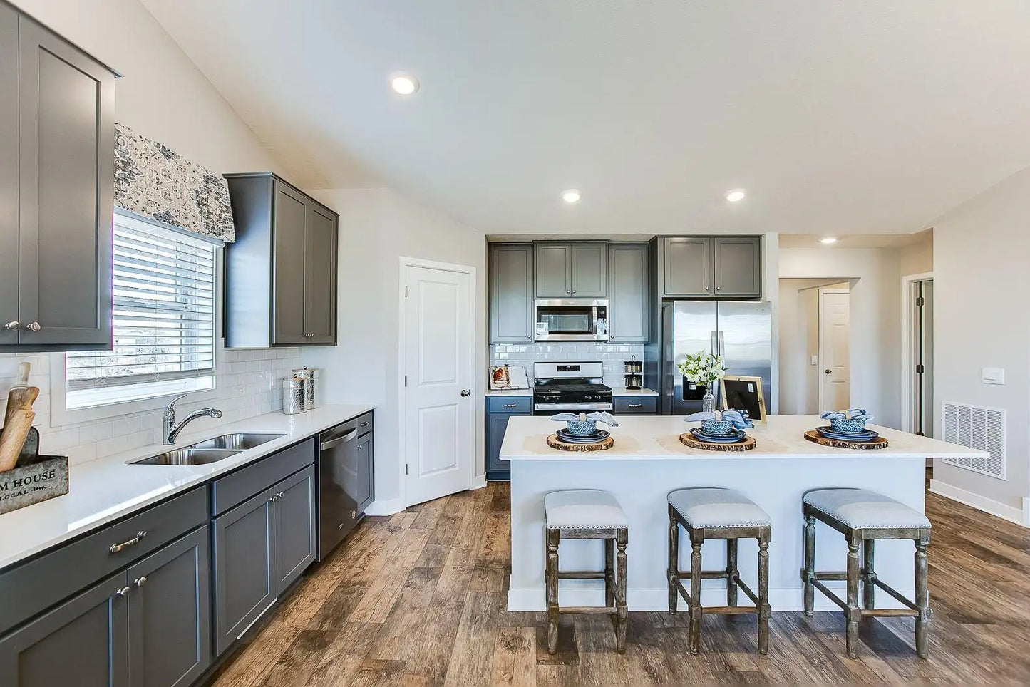 2109 Ardmore Place, Shakopee, MN 55379