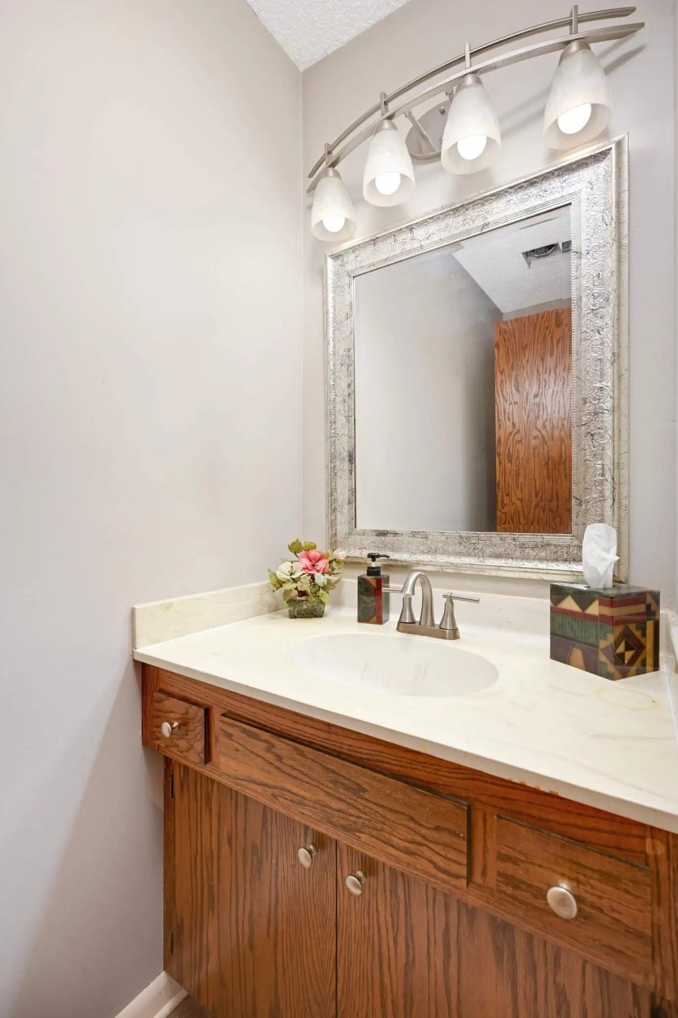 9704 Mill Creek Drive, Eden Prairie, MN 55347