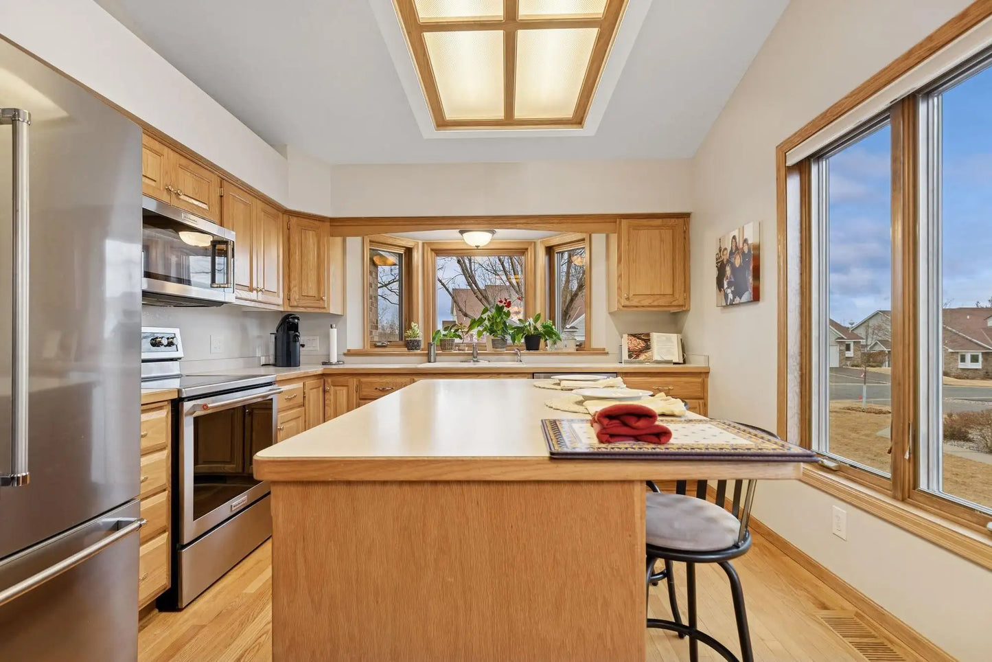 14331 Peninsula Point Drive, Savage, MN 55378