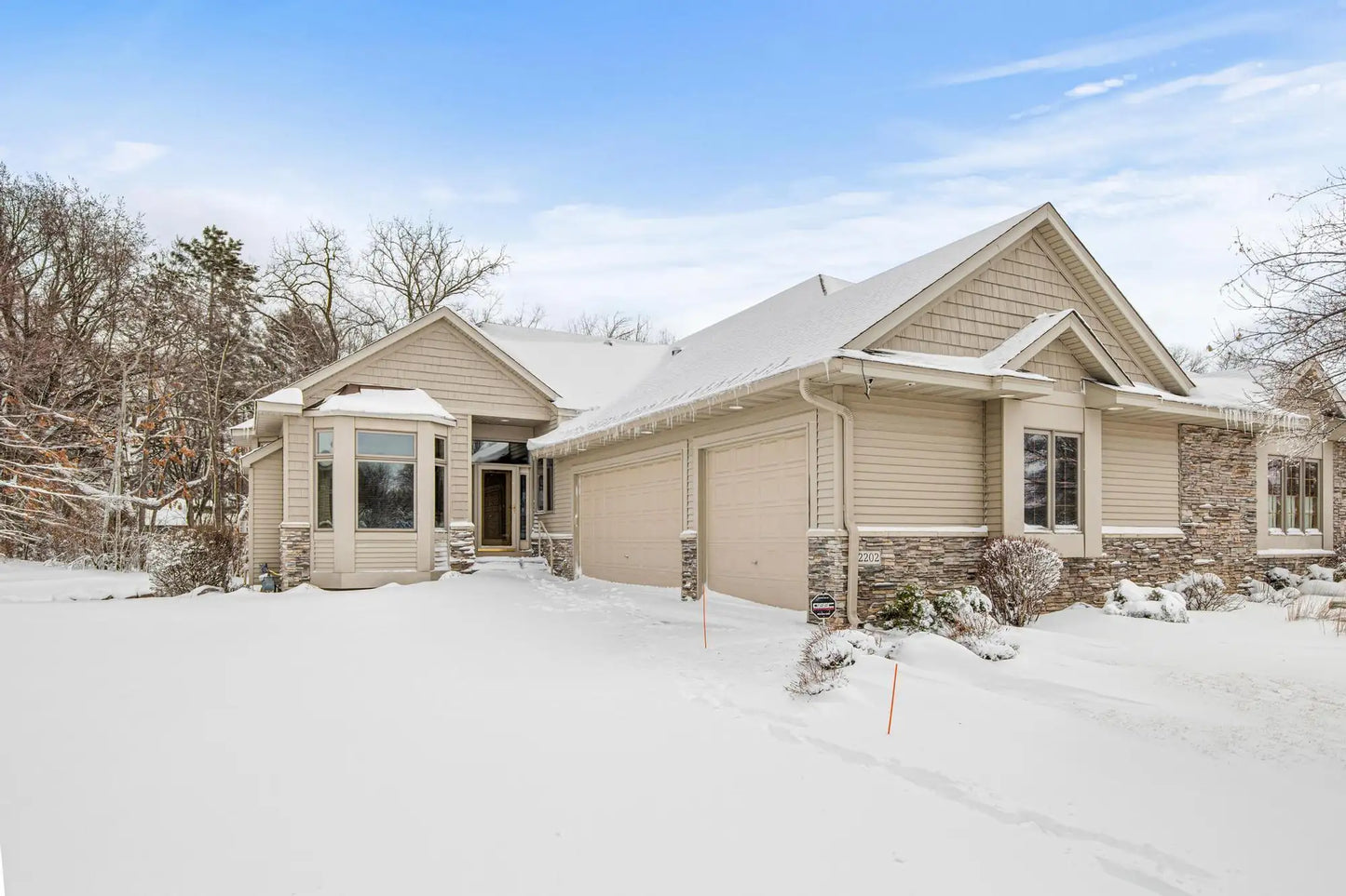 2202 Midland View Court, Roseville, MN 55113