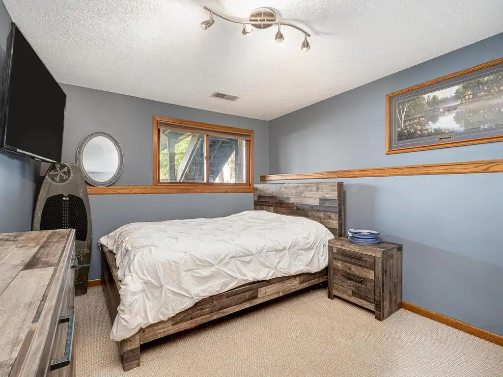 1555 Bluebird Lane, Mound, MN 55364