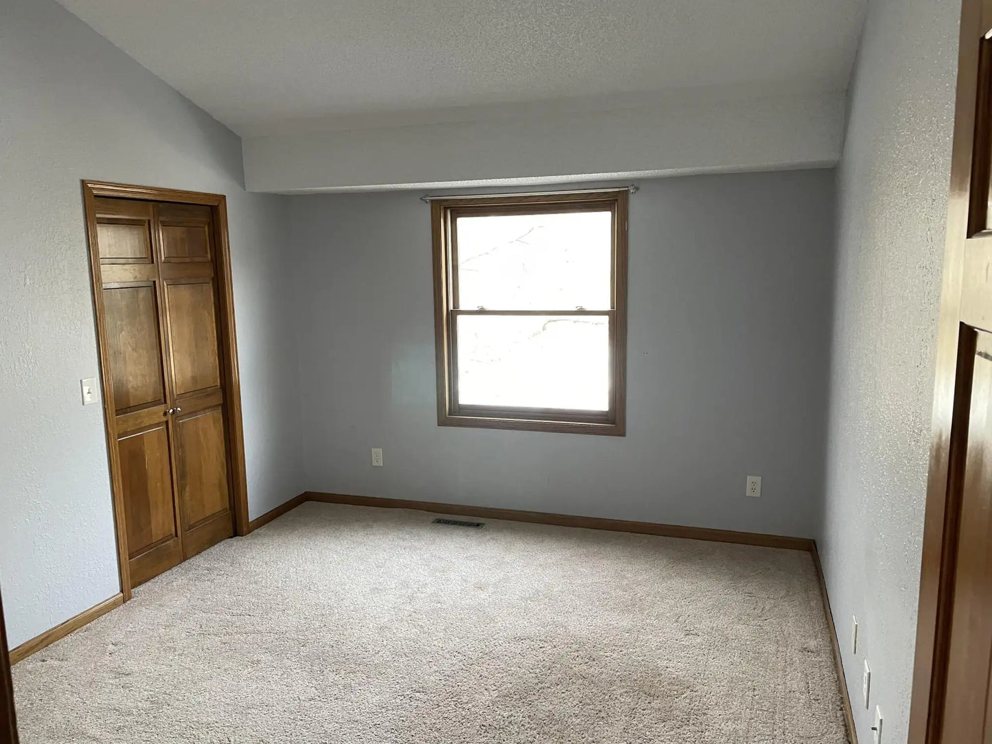 8948 Pinehurst Road, Woodbury, MN 55125