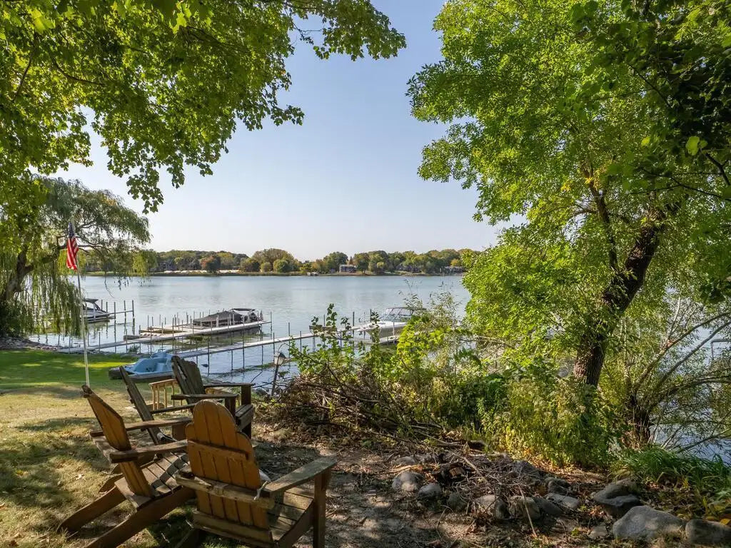 1555 Bluebird Lane, Mound, MN 55364