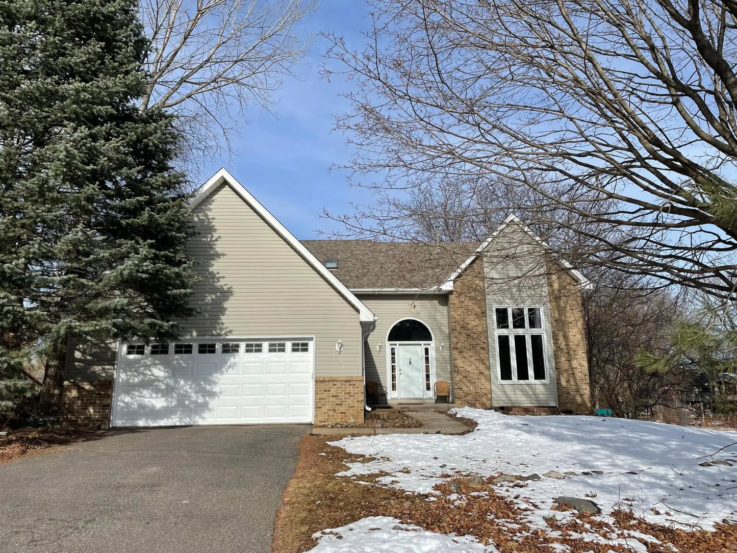 8948 Pinehurst Road, Woodbury, MN 55125