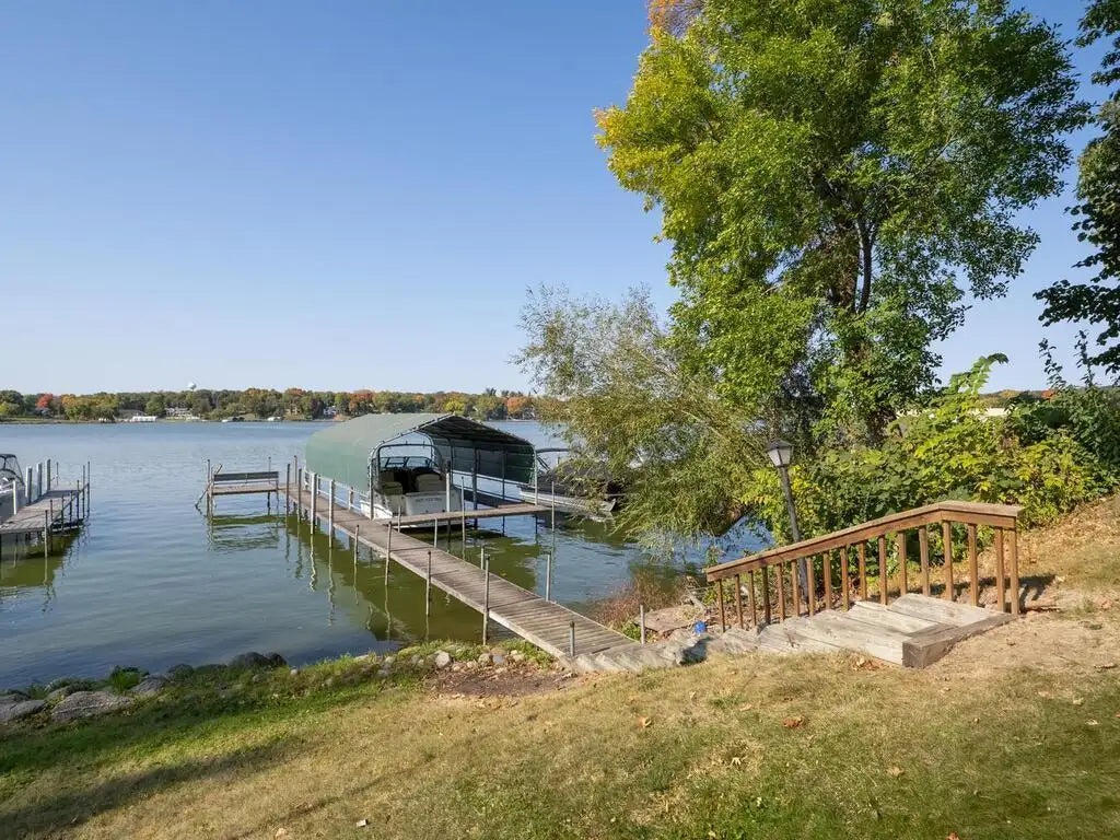 1555 Bluebird Lane, Mound, MN 55364