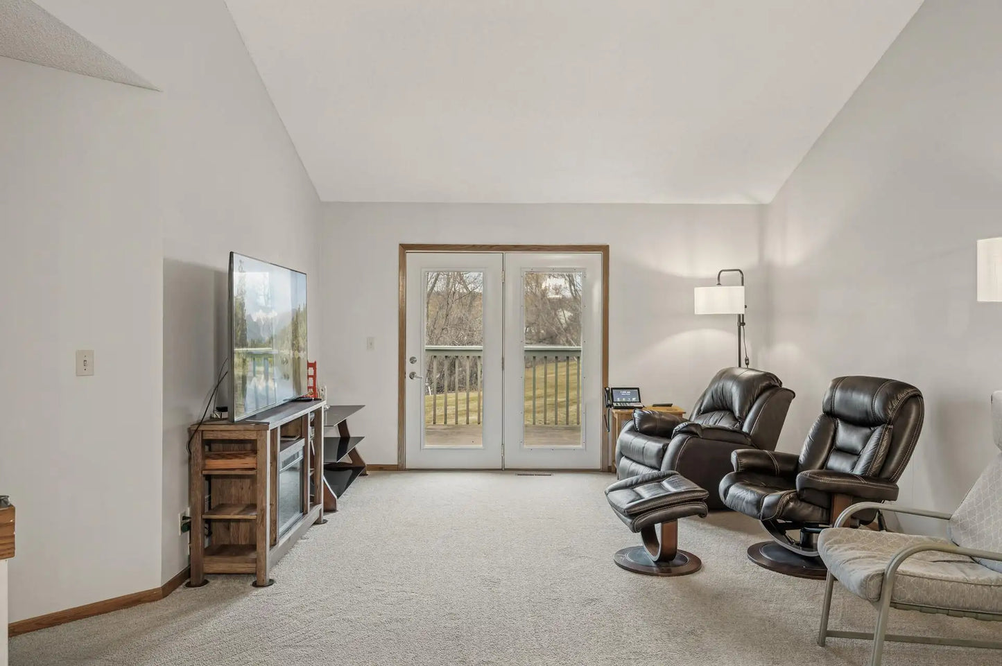 974 Winterberry Drive, Woodbury, MN 55125