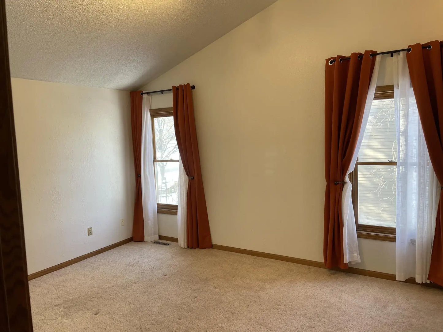 8948 Pinehurst Road, Woodbury, MN 55125