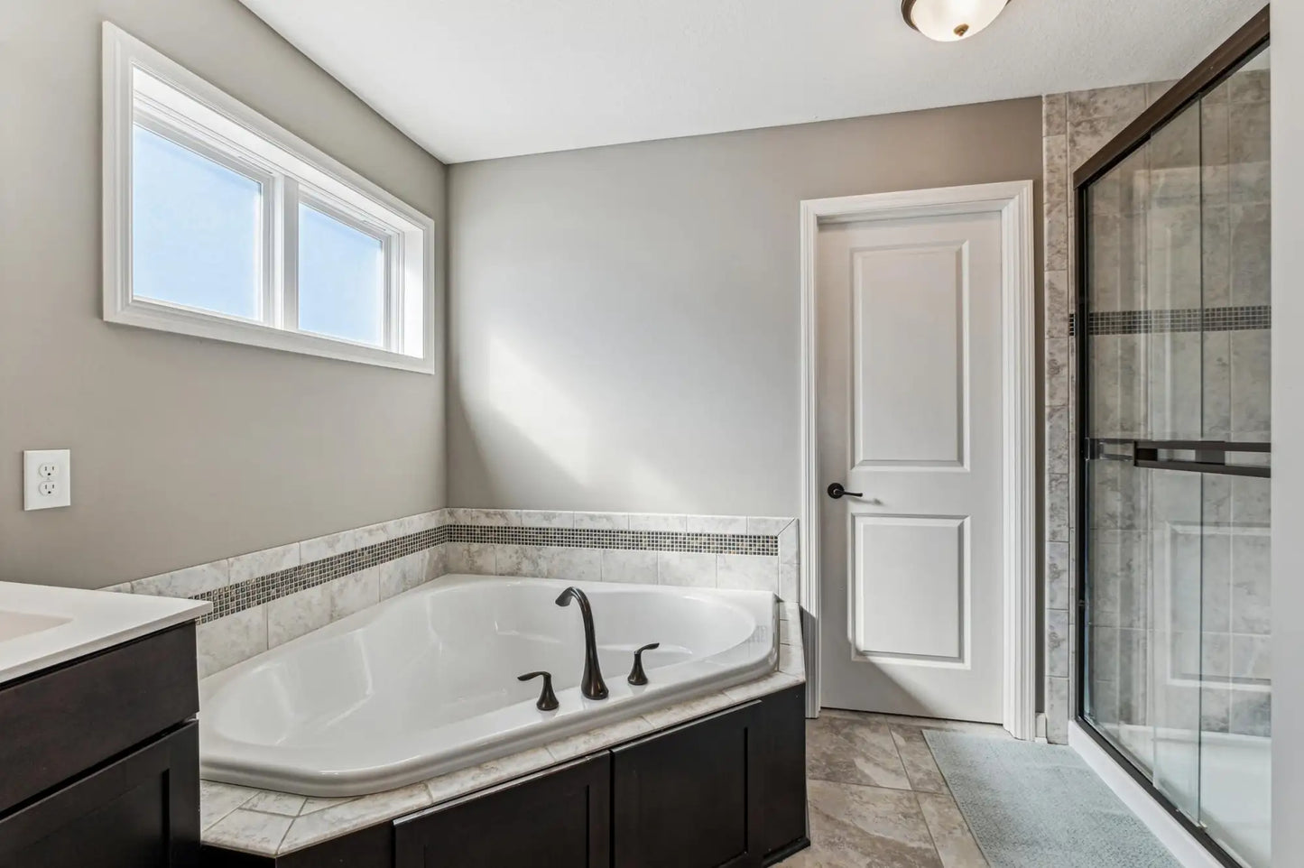 3400 Ridgestone Way, Woodbury, MN 55129