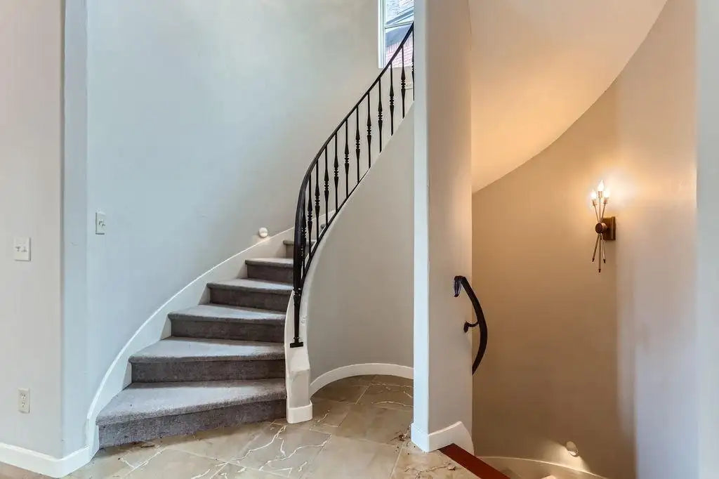 1600 Kenwood Parkway, Minneapolis, MN 55405