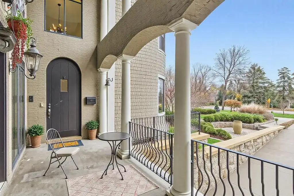 1600 Kenwood Parkway, Minneapolis, MN 55405
