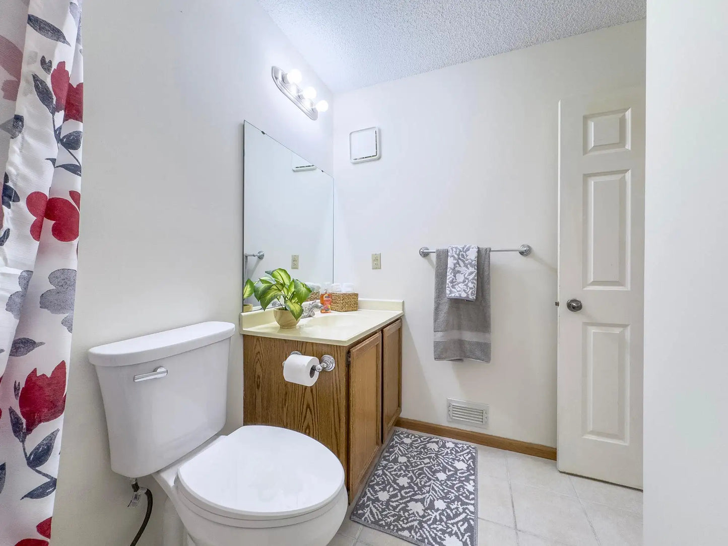 7576 Villa Court, Eden Prairie, MN 55346