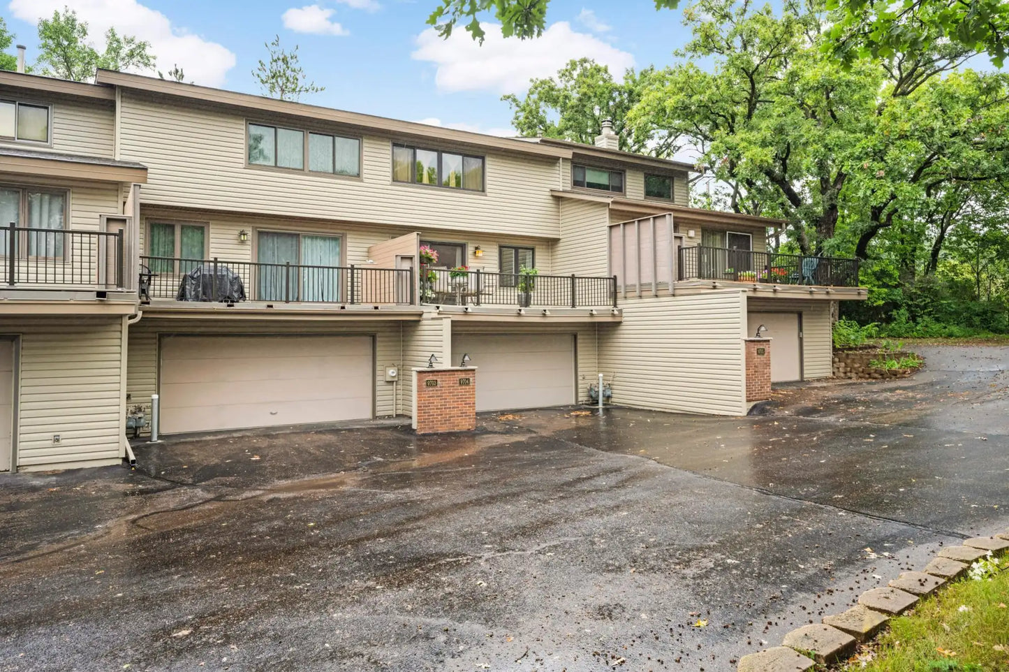 9704 Mill Creek Drive, Eden Prairie, MN 55347