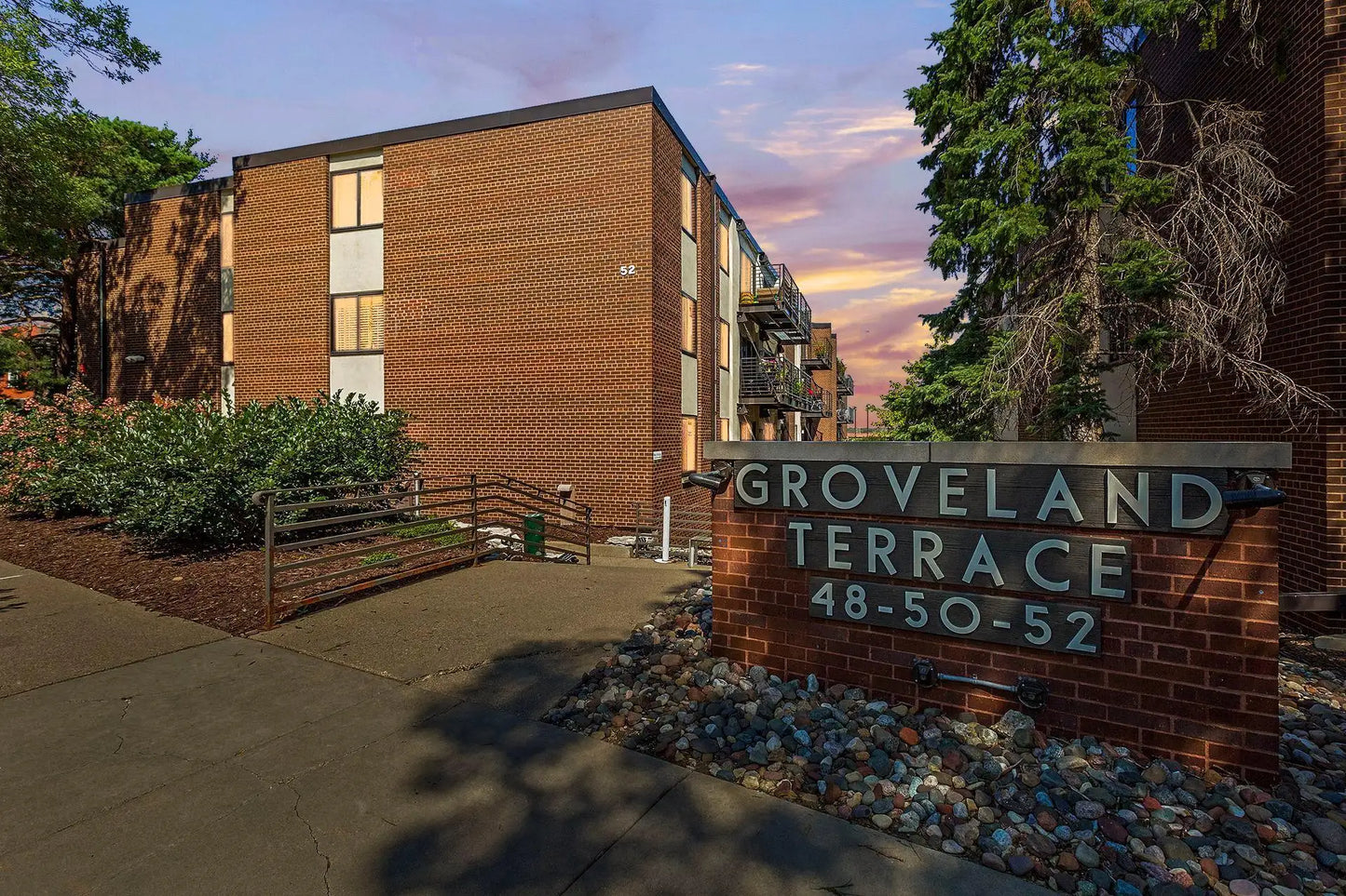 48 Groveland Terrace, Minneapolis, MN 55403