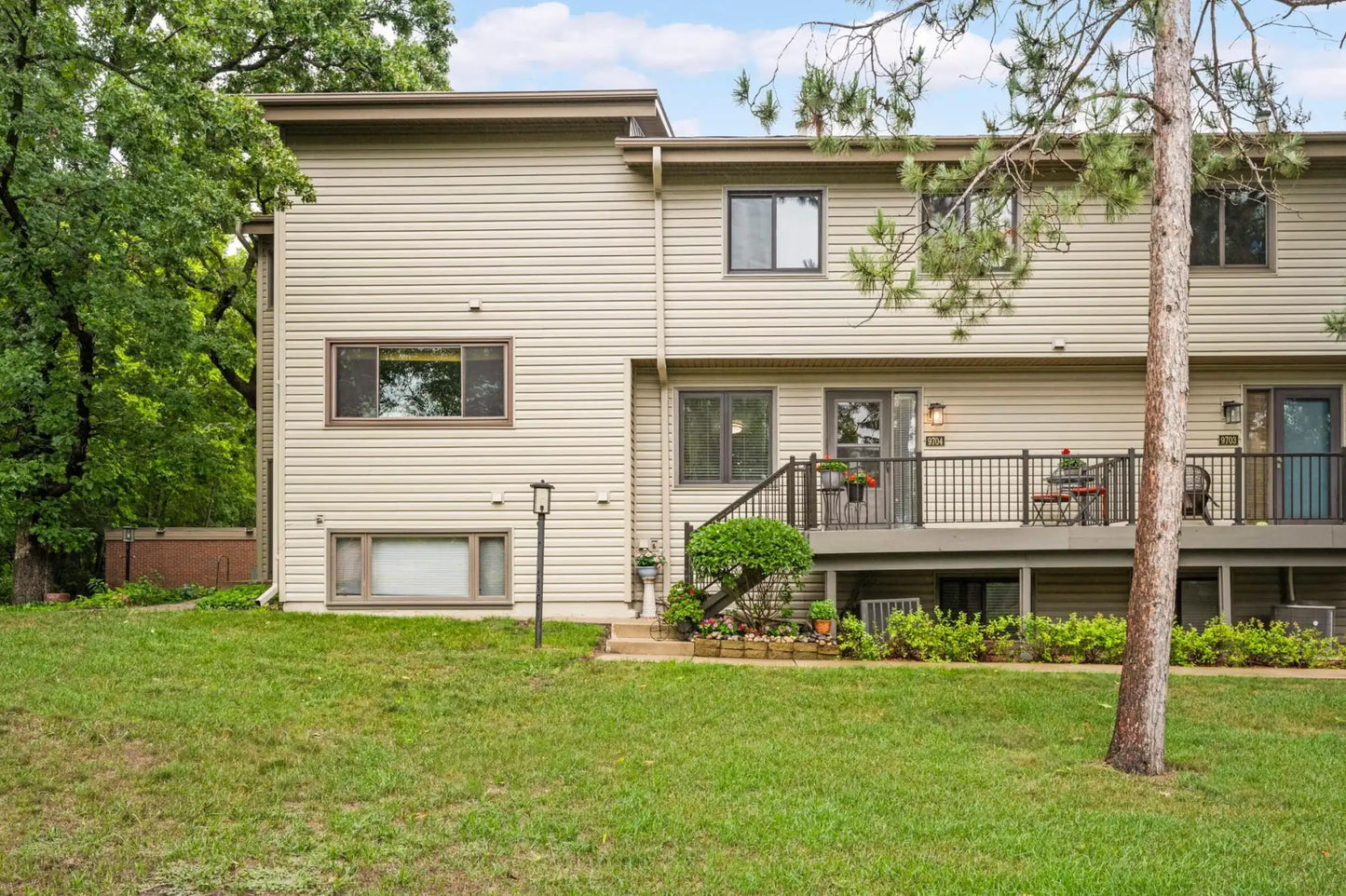 9704 Mill Creek Drive, Eden Prairie, MN 55347