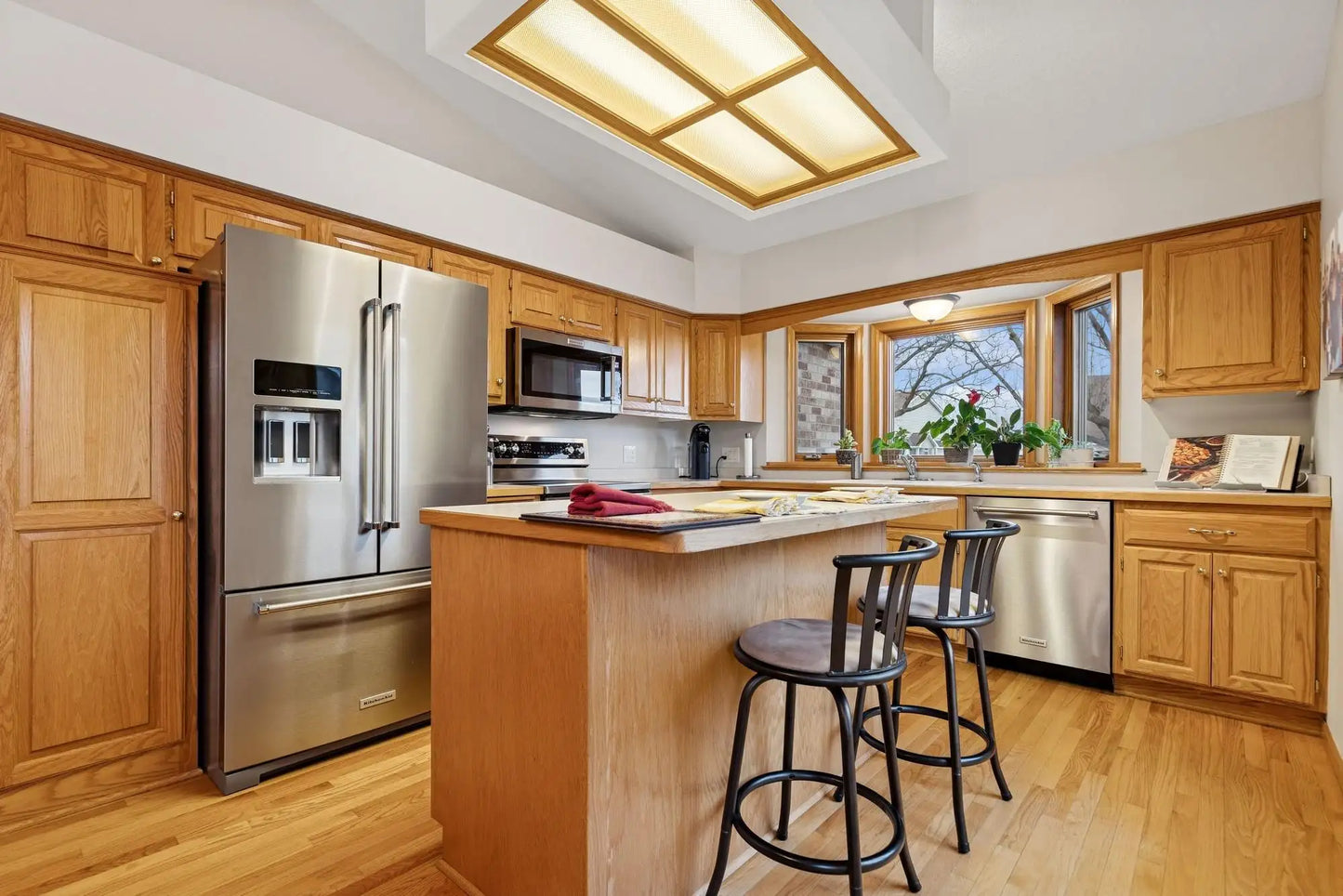 14331 Peninsula Point Drive, Savage, MN 55378