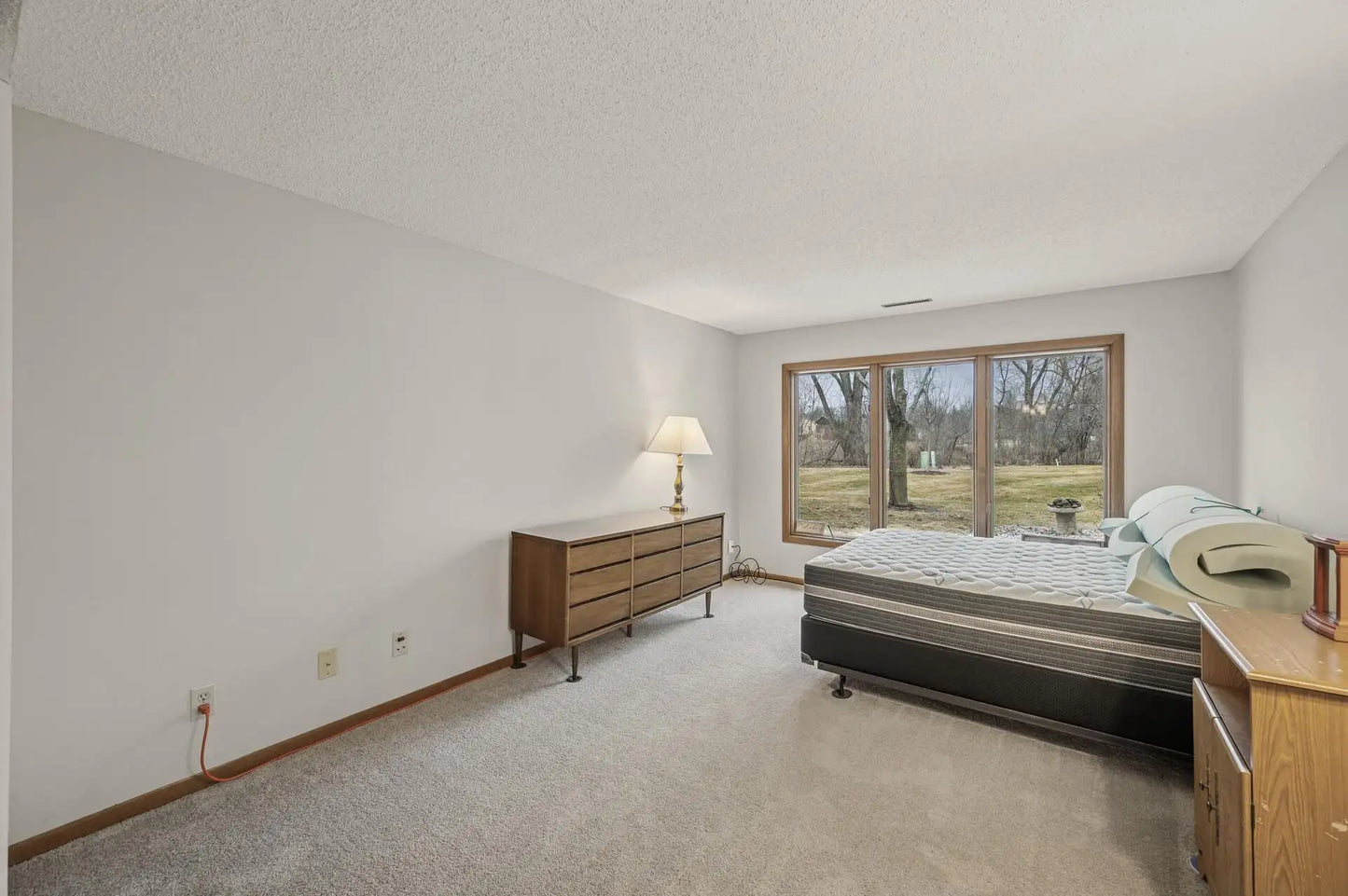 974 Winterberry Drive, Woodbury, MN 55125