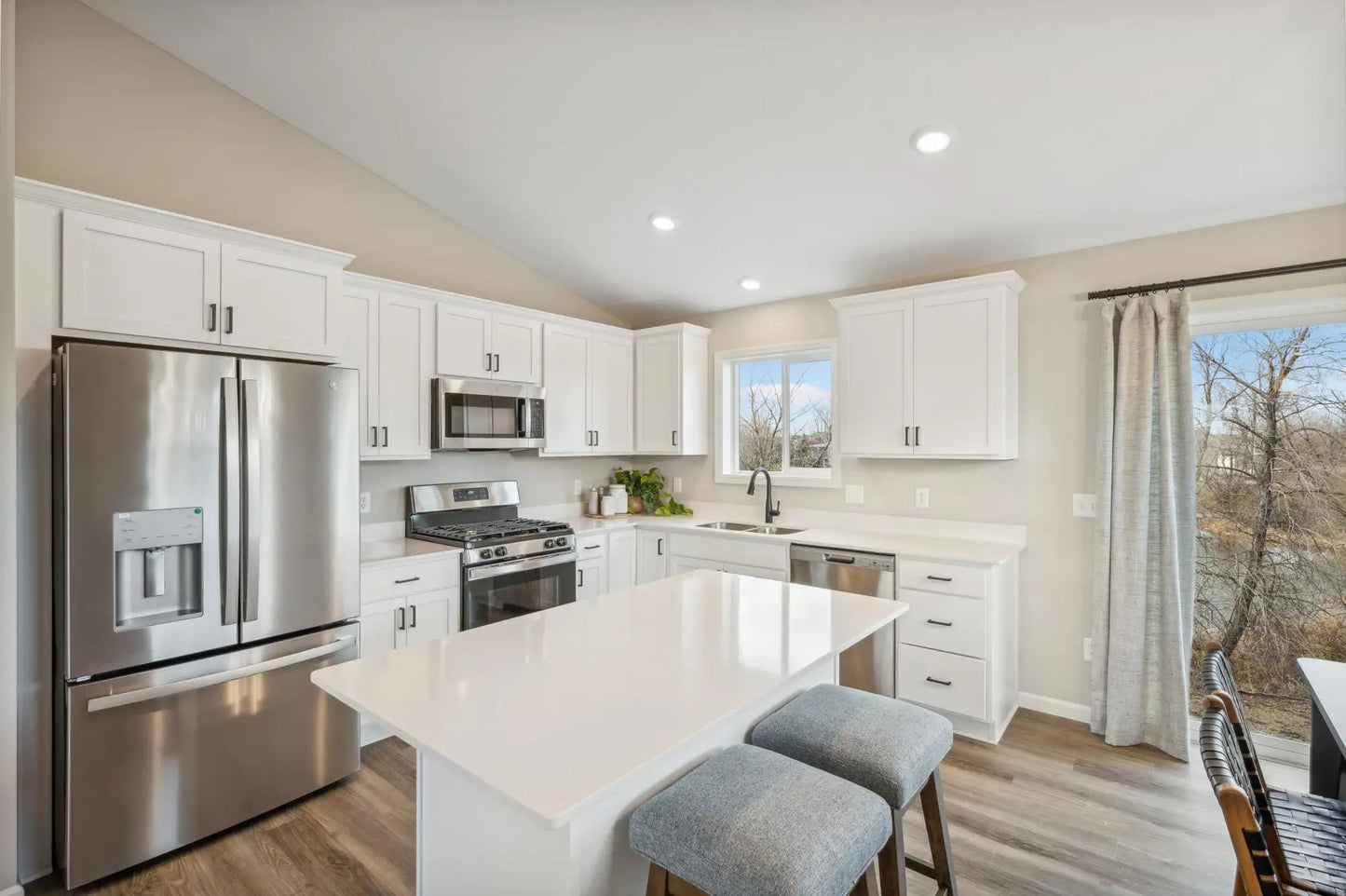 1221 Woods Road, Isanti, MN 55040