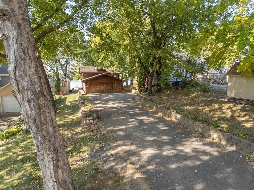 1555 Bluebird Lane, Mound, MN 55364