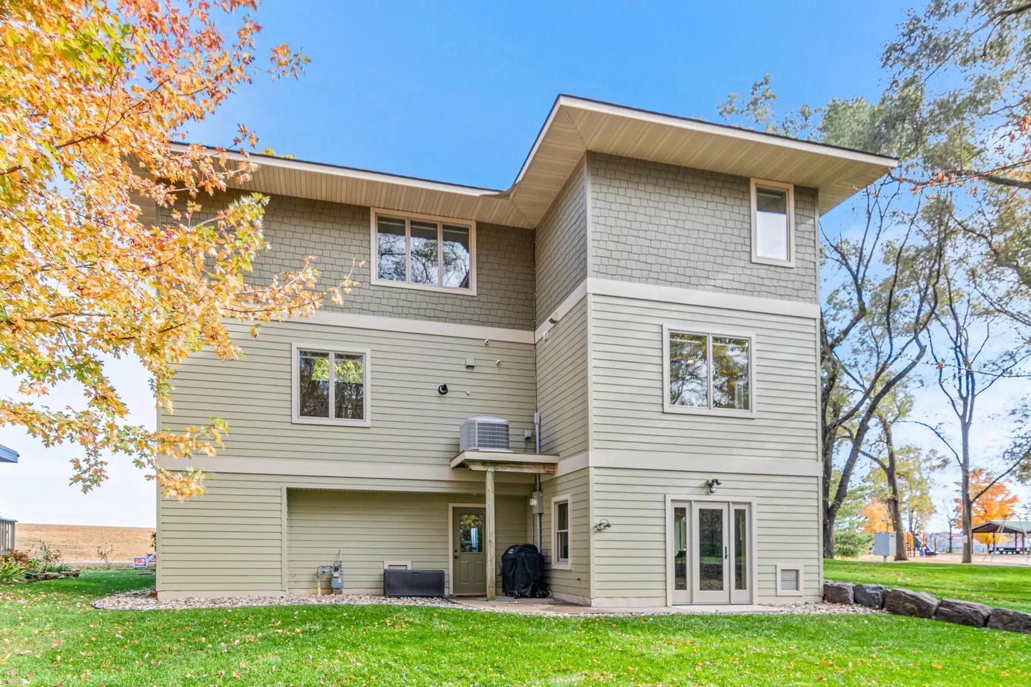 1880 Riviera Avenue, Lakeland, MN 55043