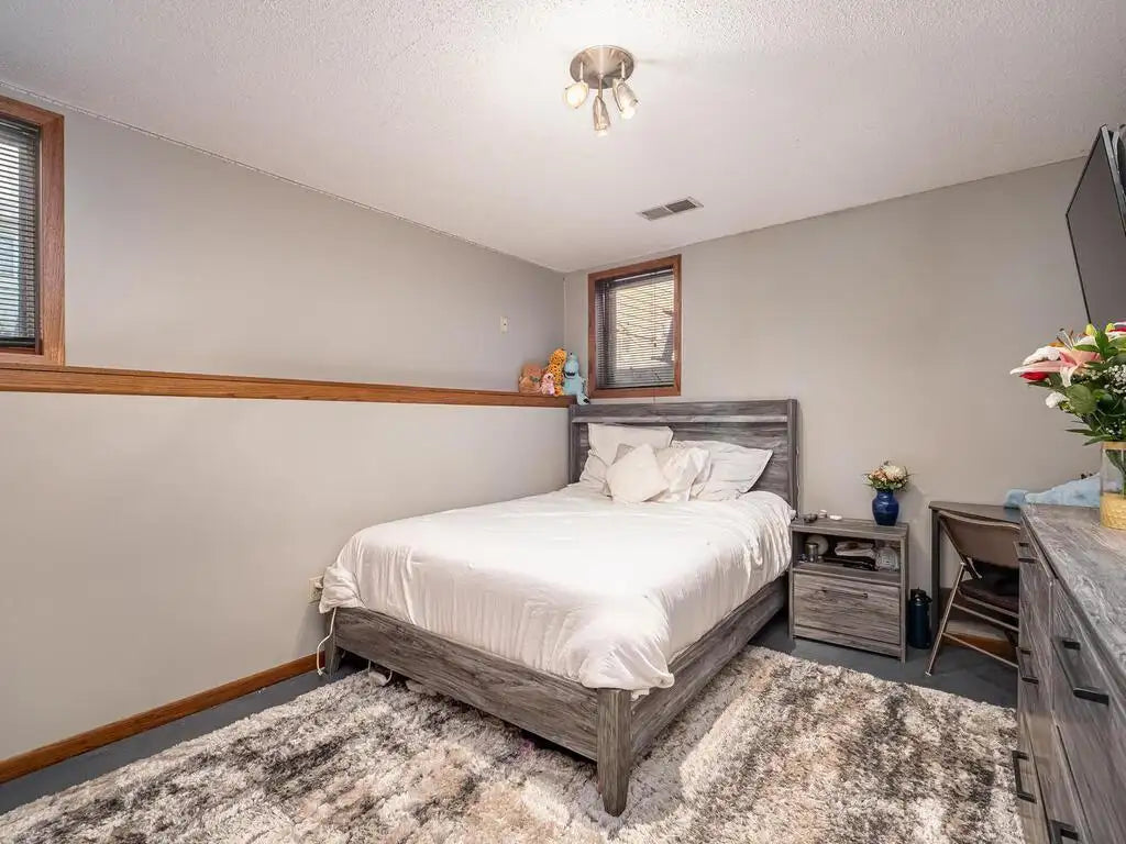 1555 Bluebird Lane, Mound, MN 55364