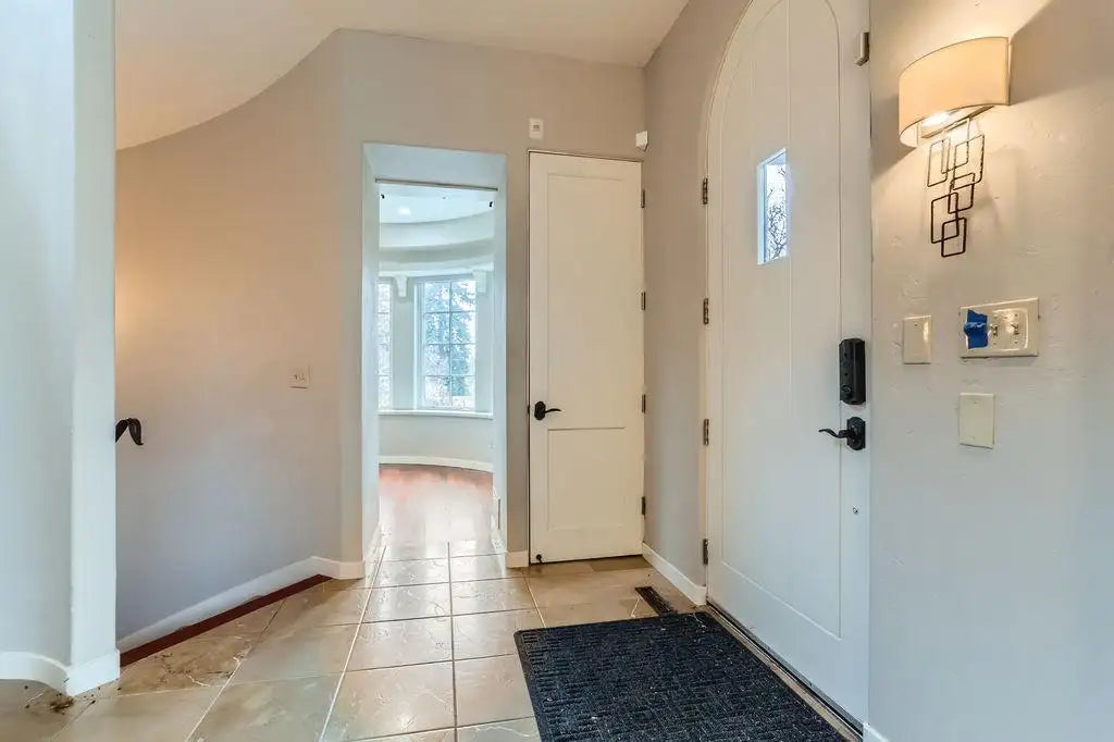 1600 Kenwood Parkway, Minneapolis, MN 55405