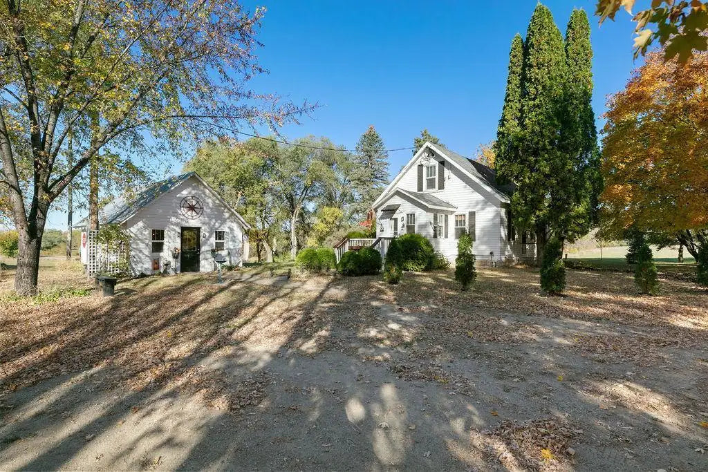 1260 County Road 8 , Waverly, MN 55390