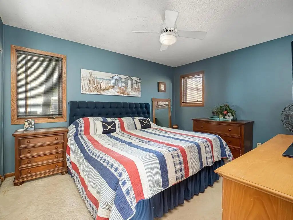 1555 Bluebird Lane, Mound, MN 55364