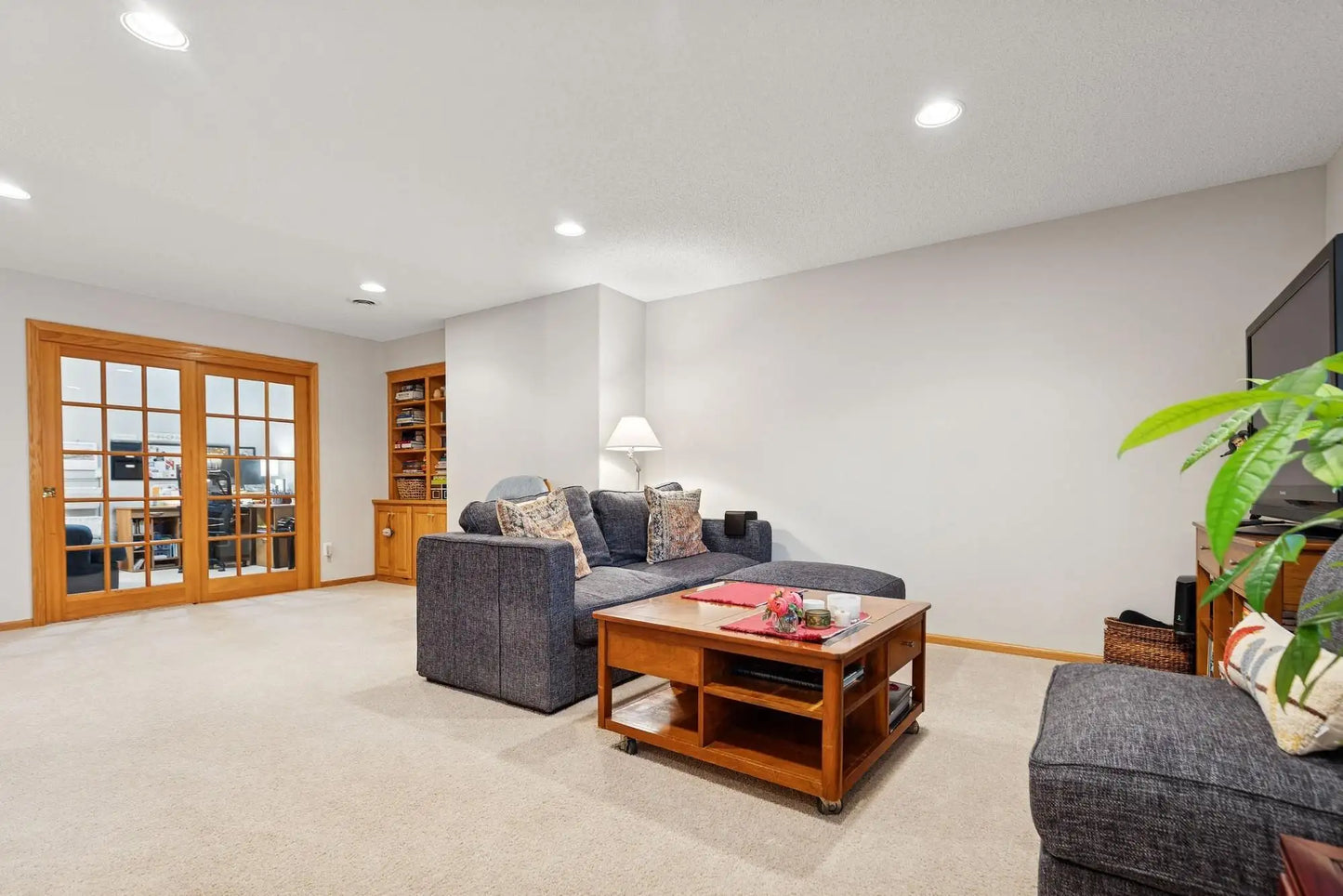 14331 Peninsula Point Drive, Savage, MN 55378