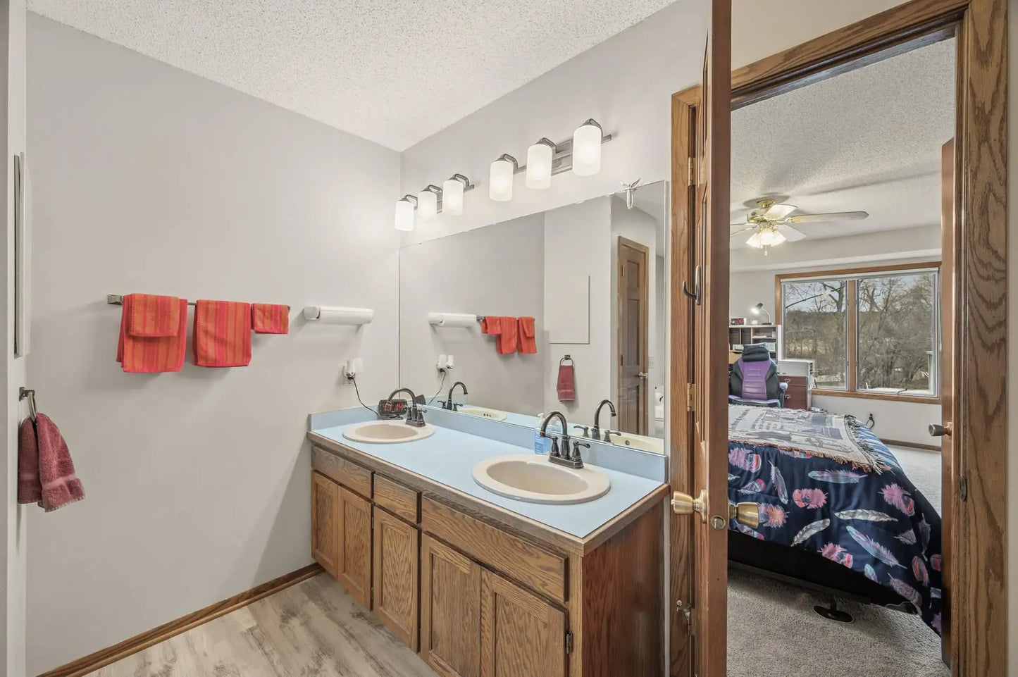 974 Winterberry Drive, Woodbury, MN 55125