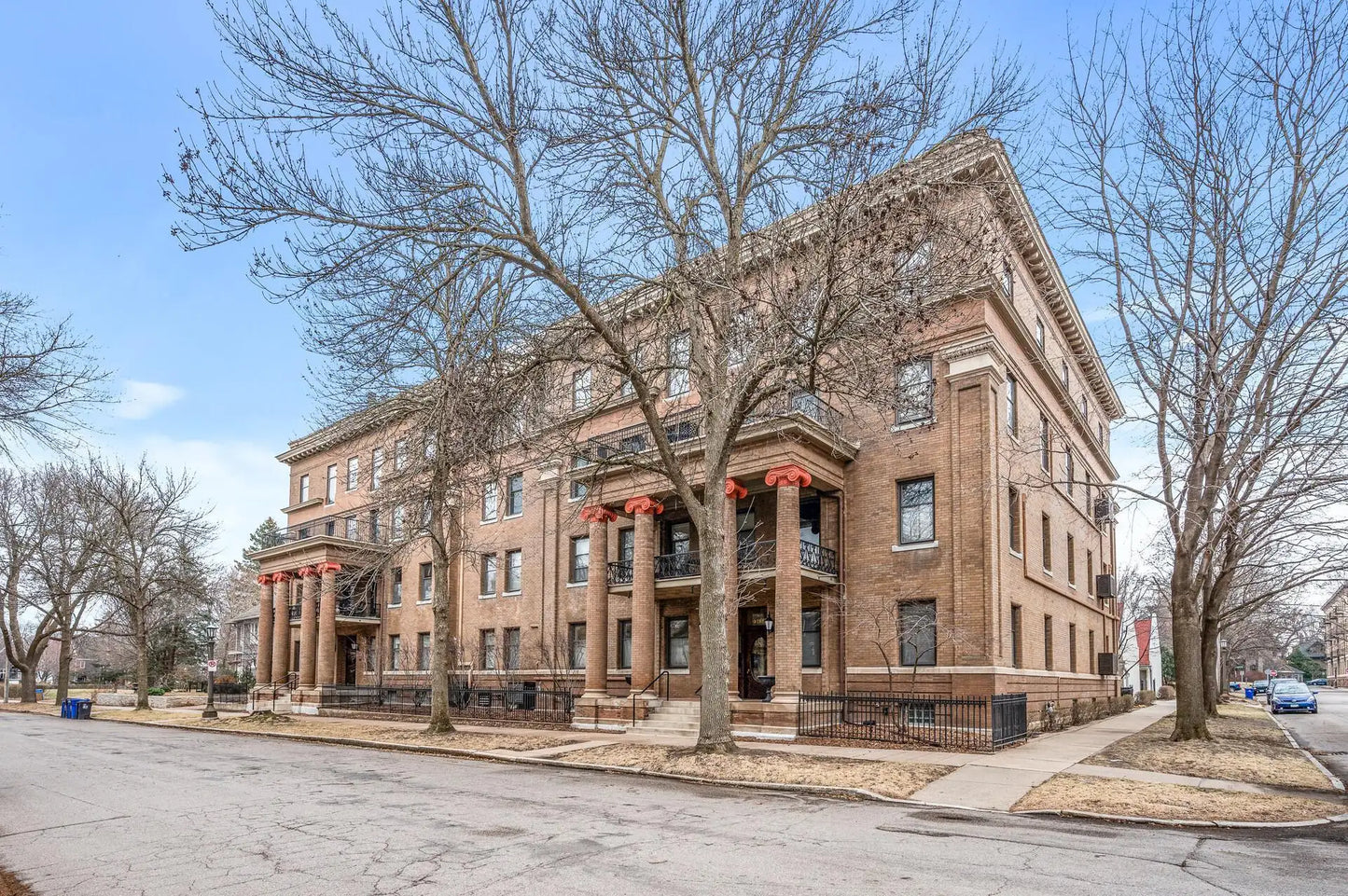438 Portland Avenue, Saint Paul, MN 55102