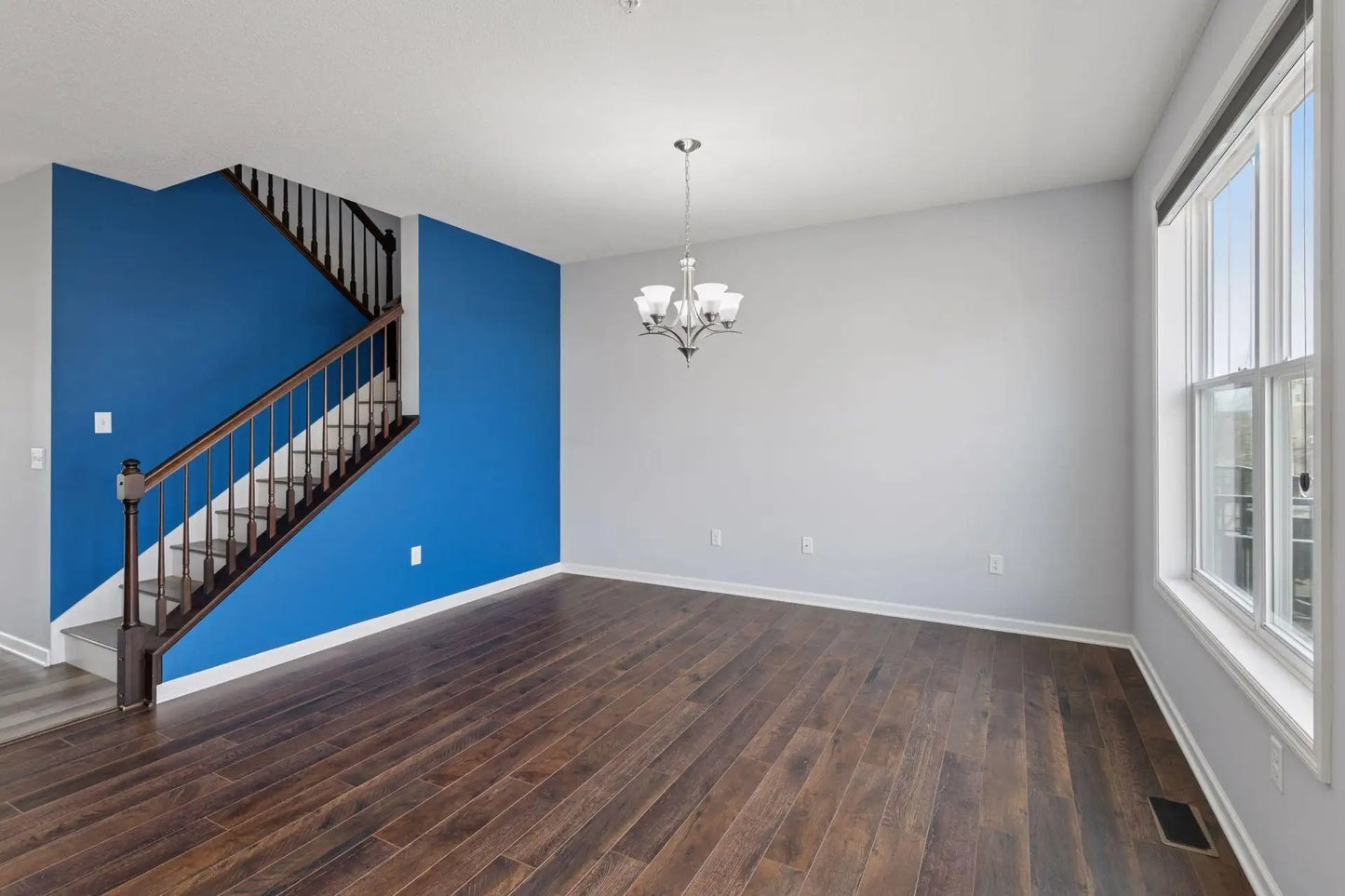8949 Village Loop, Chanhassen, MN 55317