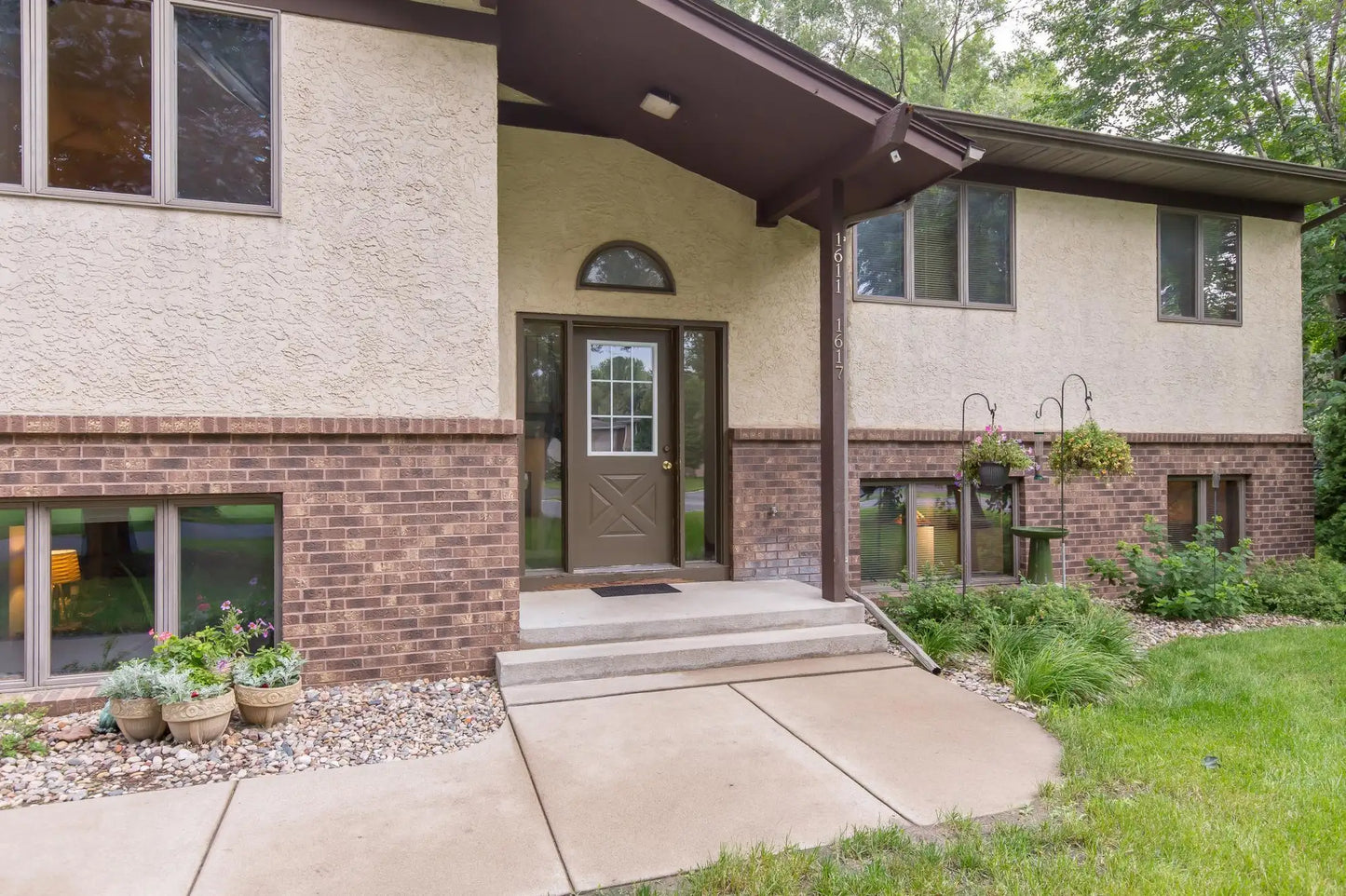 1611 Roundhouse Circle, Shakopee, MN 55379