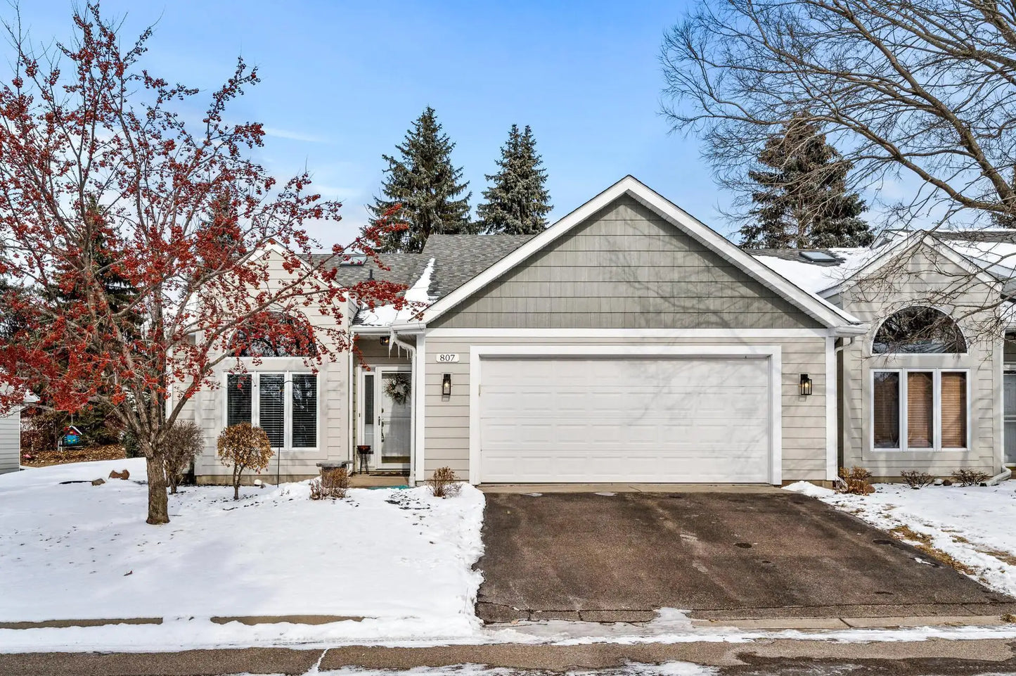 807 Southcross Drive, Burnsville, MN 55306