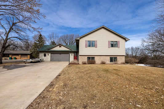 908 Park Lane, Belle Plaine, MN 56011