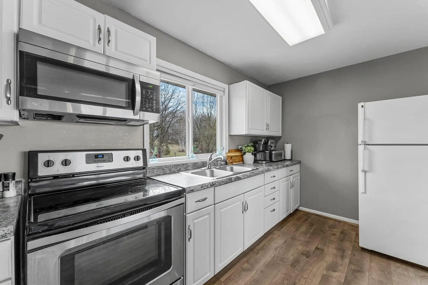 524 Lakeshore Circle, Annandale, MN 55302