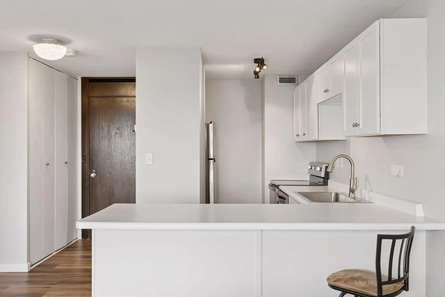 15 1st Street, Minneapolis, MN 55401