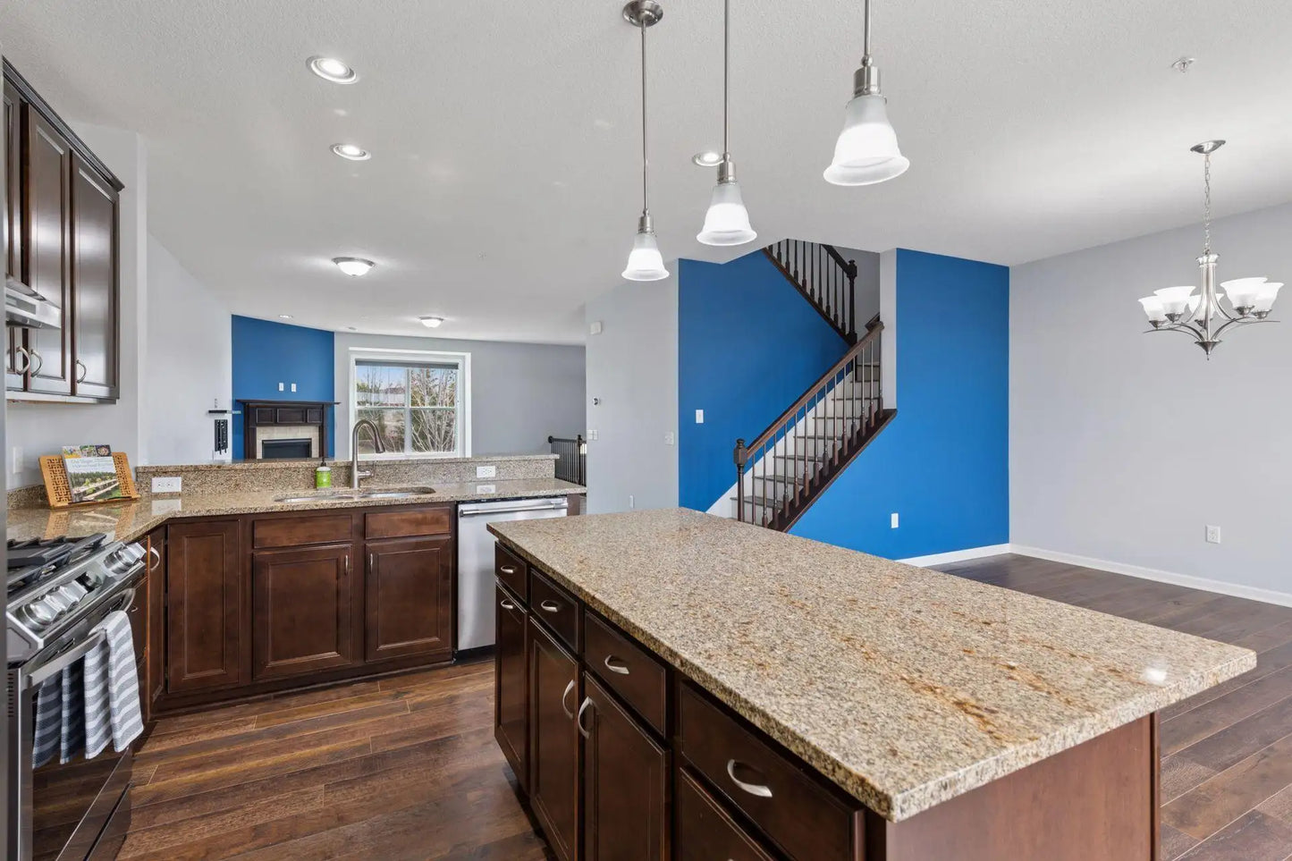 8949 Village Loop, Chanhassen, MN 55317