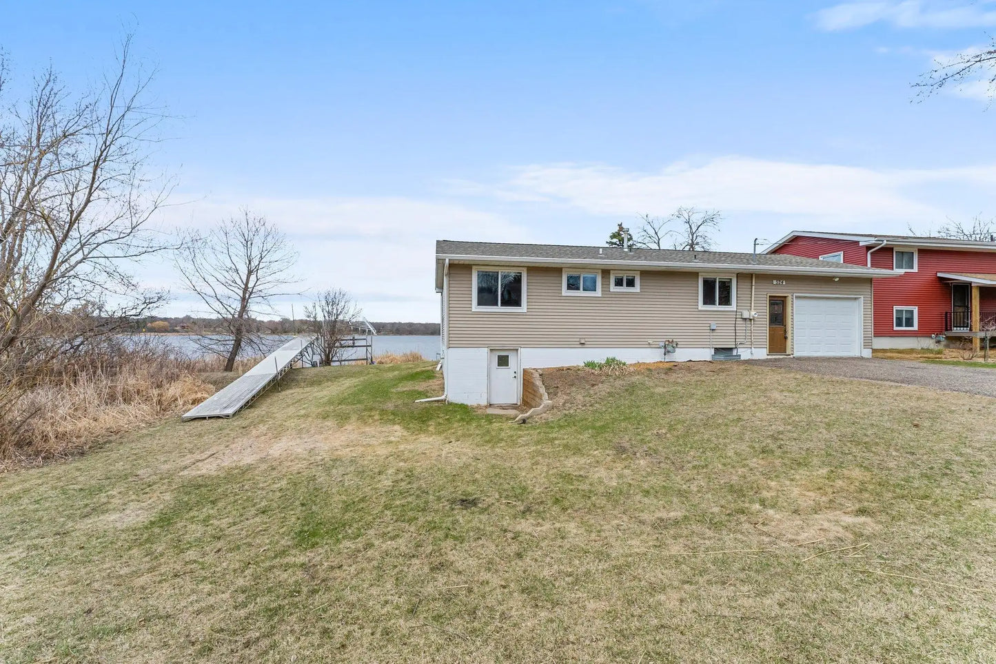 524 Lakeshore Circle, Annandale, MN 55302
