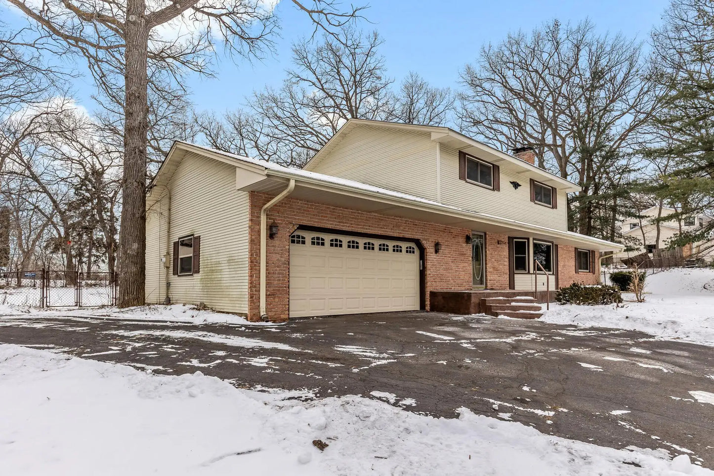 6923 Castle Lane, Eden Prairie, MN 55346