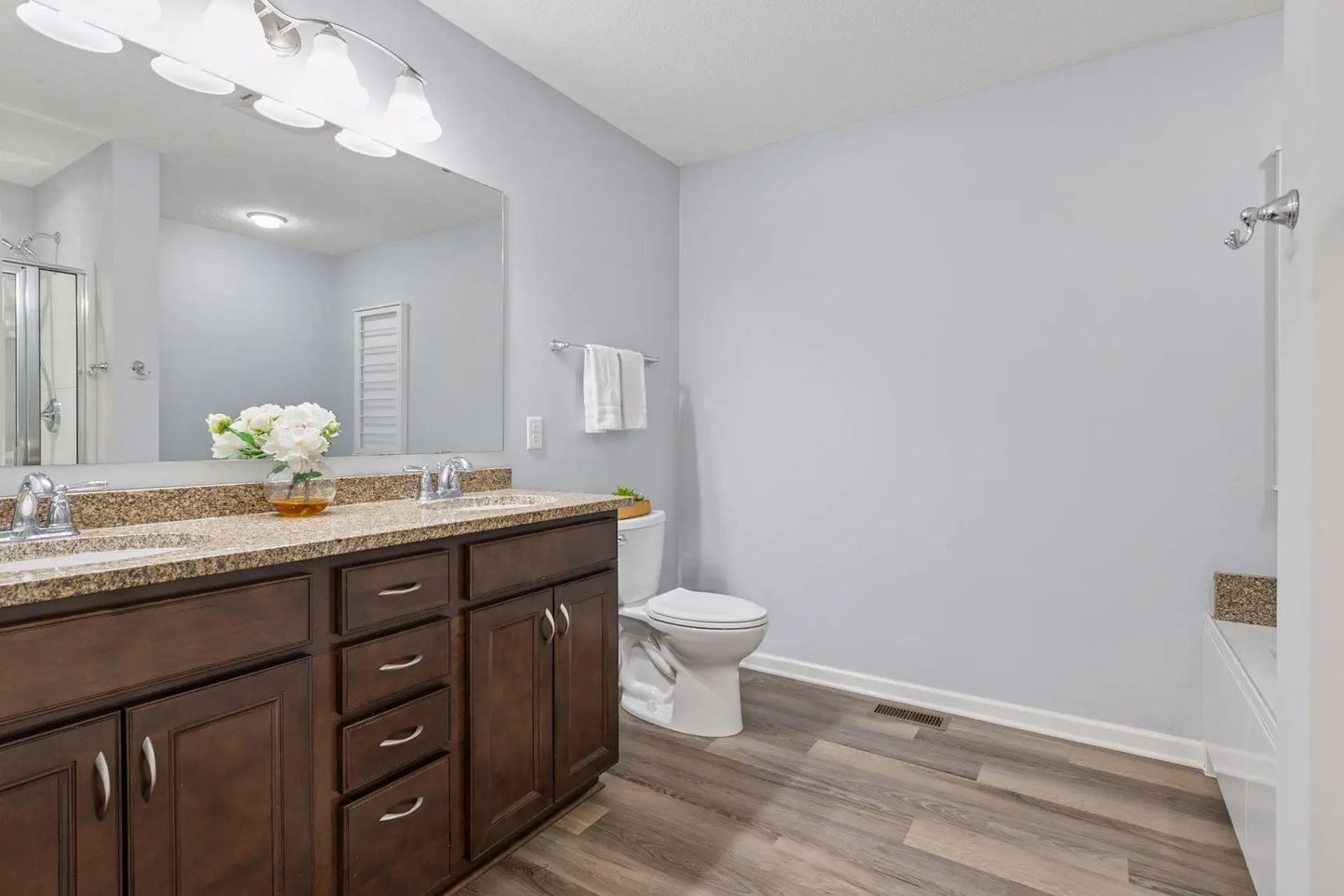 8949 Village Loop, Chanhassen, MN 55317